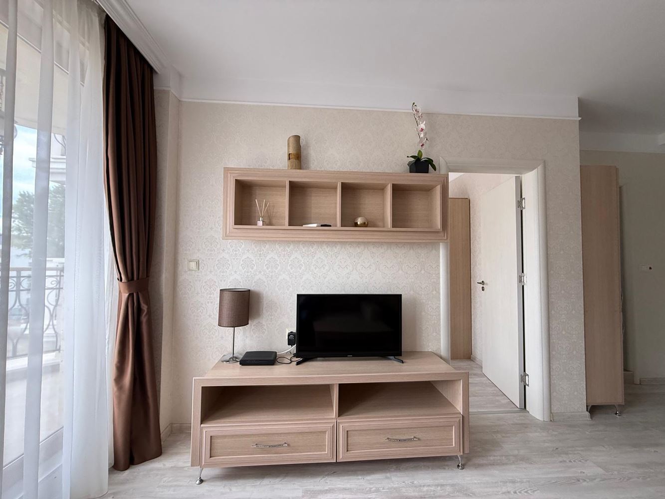Apartmán s jednou ložnicí v luxusním komplexu ve Slunečném pobřeží s působivými bazény a odpočinkovými zónami