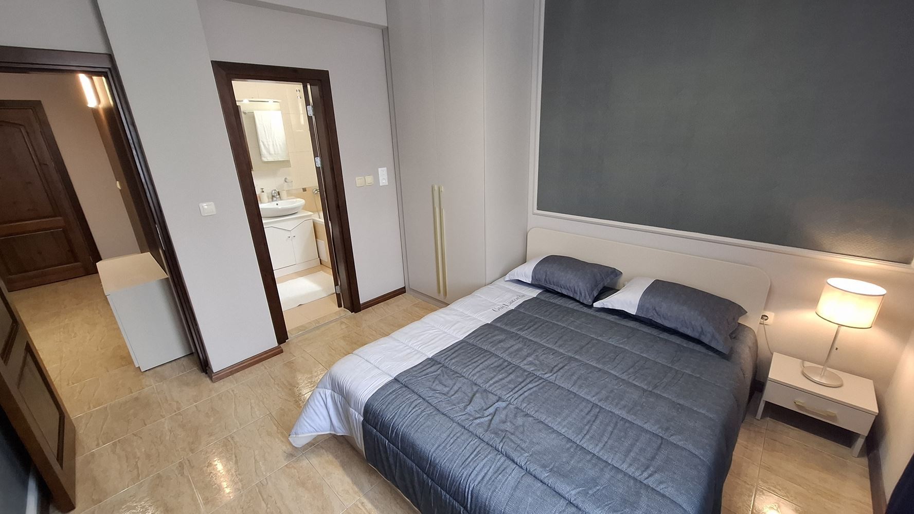Luxusní apartmán se dvěma ložnicemi v první linii u moře ve Svatém Vlasu – jedinečná mořská atmosféra a prestižní komfort