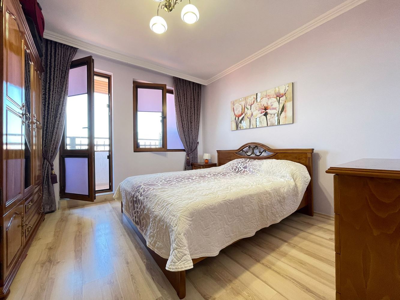 Panoramatický apartmán se třemi ložnicemi jen pár kroků od moře a jachtařského přístavu ve Sveti Vlas