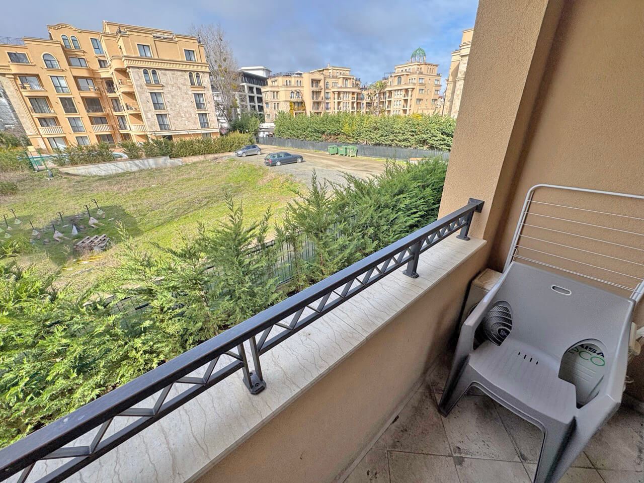 Světlé studio v luxusním komplexu – skvělý komfort u bazénu