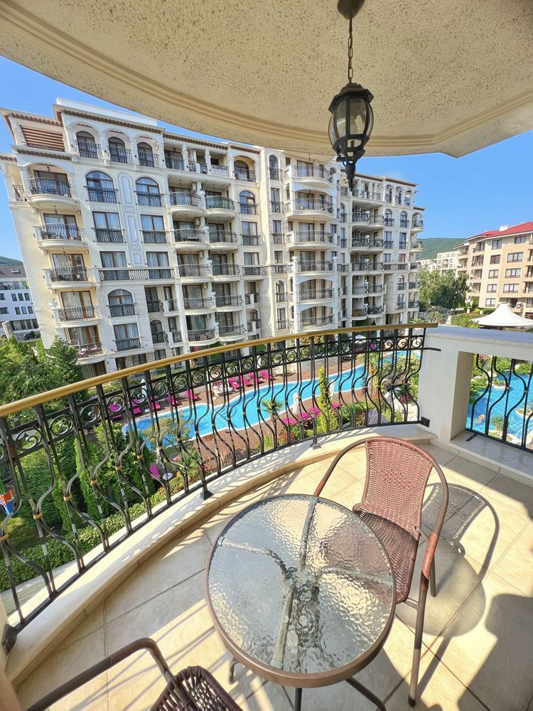 Luxusní apartmán s jednou ložnicí a výhledem na moře v prestižním komplexu 200 metrů od pláže ve Sveti Vlas