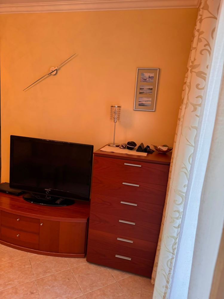Apartmán se dvěma ložnicemi a výhledem na moře mezi borovicemi – luxus a klid přímo u moře v Sozopolu