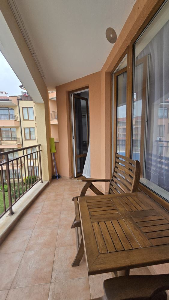 Dvoupokojový apartmán s výhledem na bazén v Svatém Vlasu – jen pár metrů od moře
