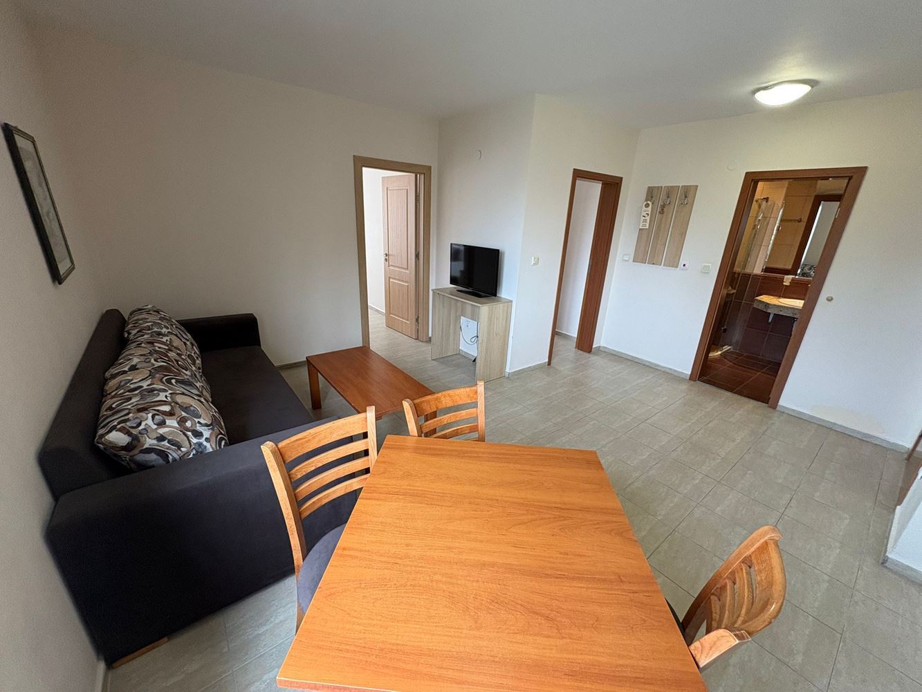 Prostorný byt se dvěma ložnicemi s výborným vybavením a připravený k nastěhování – ideální investice a komfortní bydlení