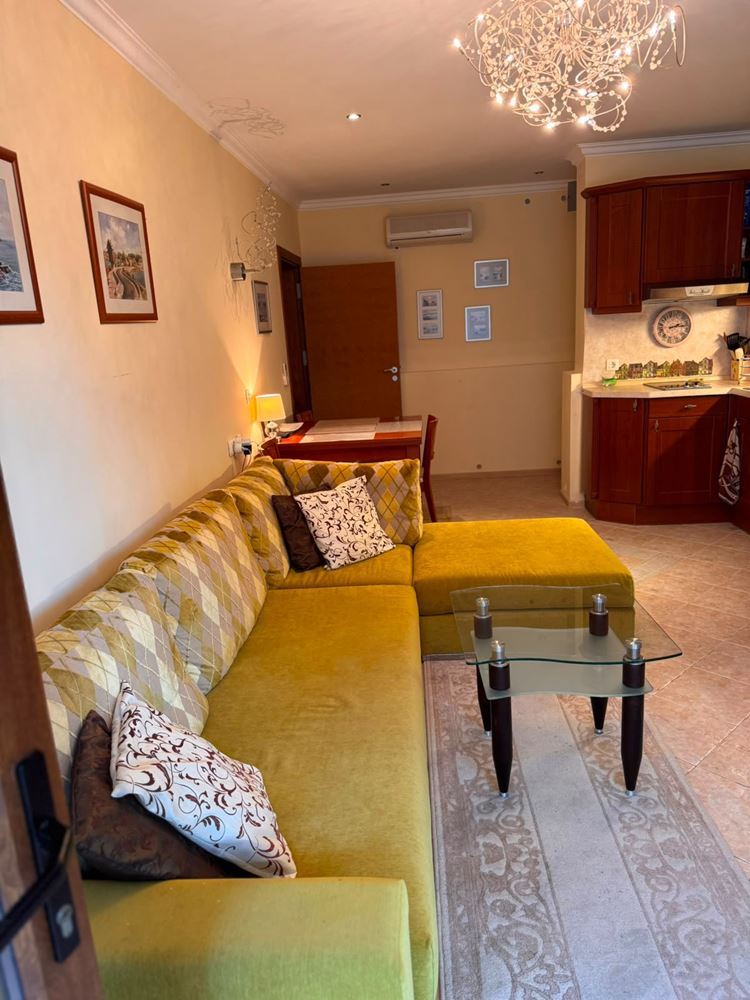 Apartmán se dvěma ložnicemi a výhledem na moře mezi borovicemi – luxus a klid přímo u moře v Sozopolu