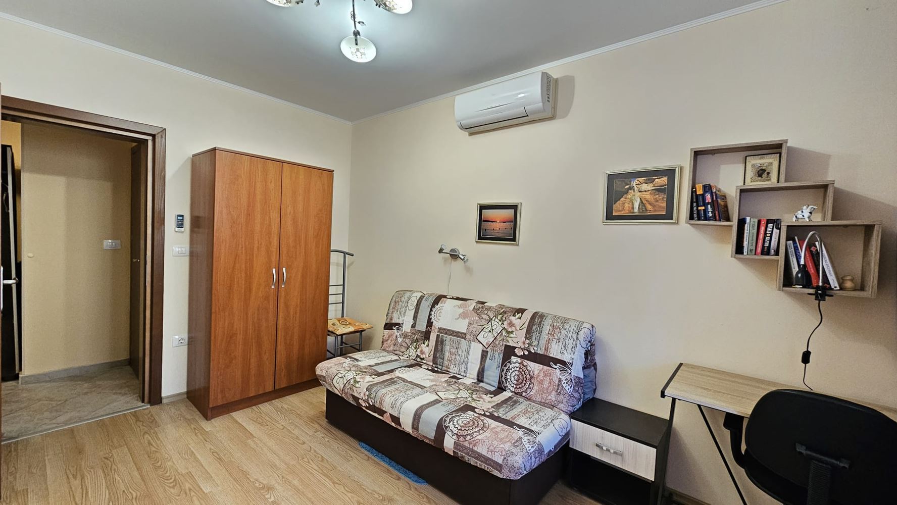 Prostorný apartmán se dvěma ložnicemi na první linii u moře se soukromou pláží ve Sveti Vlas
