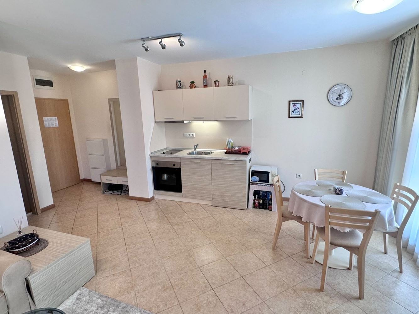 Jedinečný 2+kk apartmán s balkonem a výhledem na bazén v prestižním komplexu ve Slunečném pobřeží