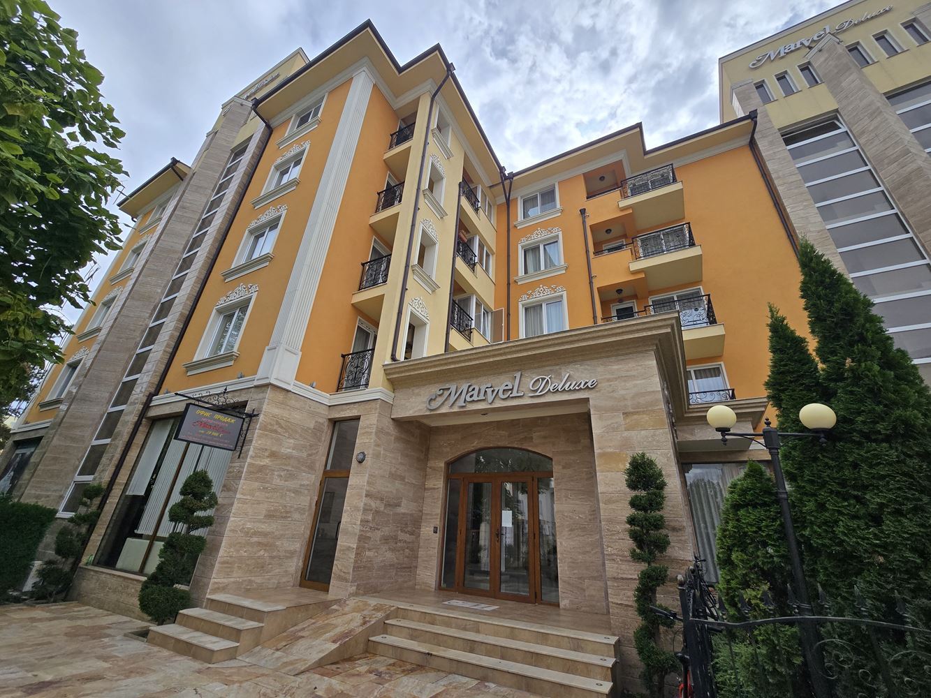 Apartmán s jednou ložnicí ve Slunečném pobřeží – nový luxusní interiér, panoramatický výhled a skvělá investice