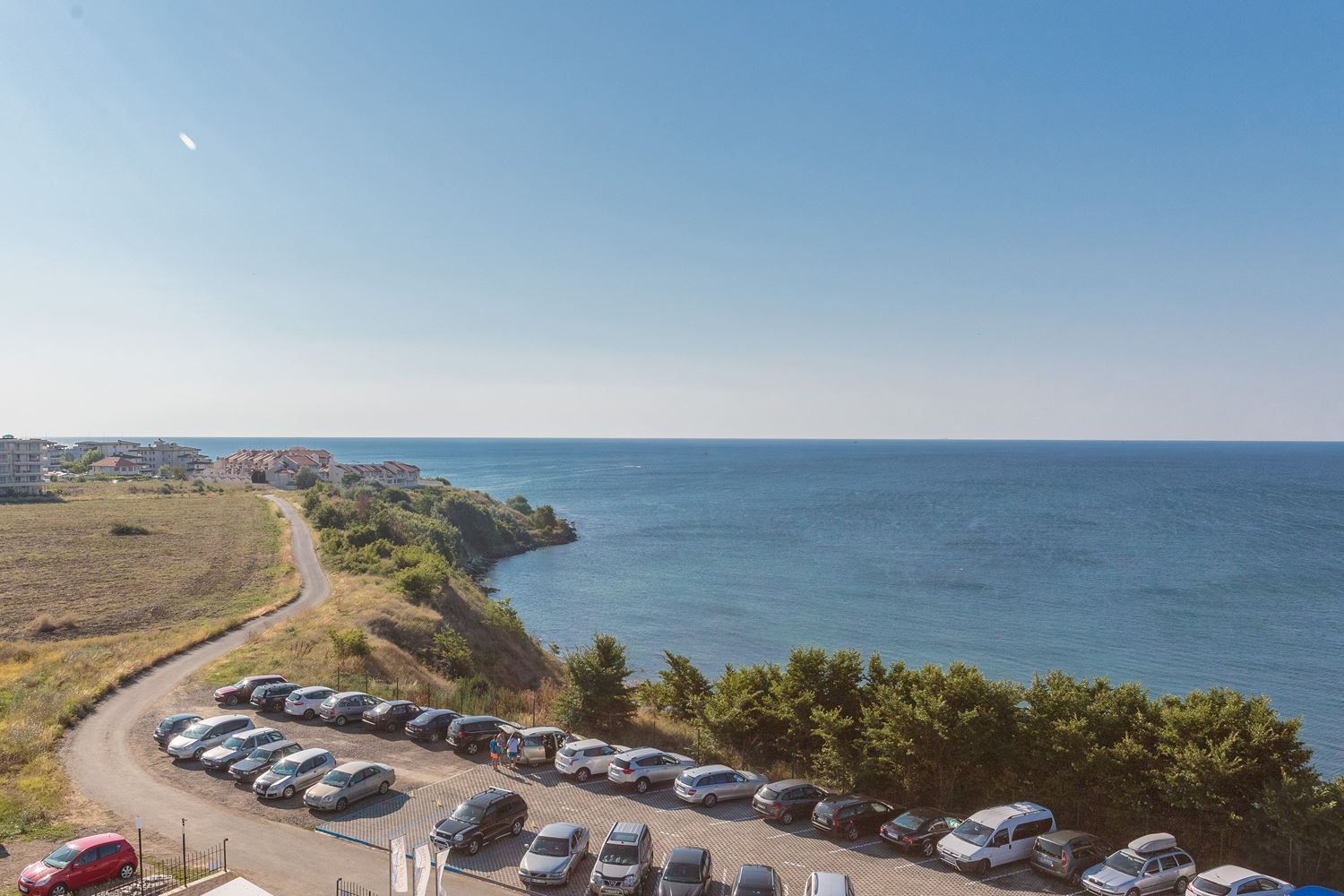 První linie u moře s nádherným panoramatickým výhledem – prostorný byt s jednou ložnicí a dvěma terasami