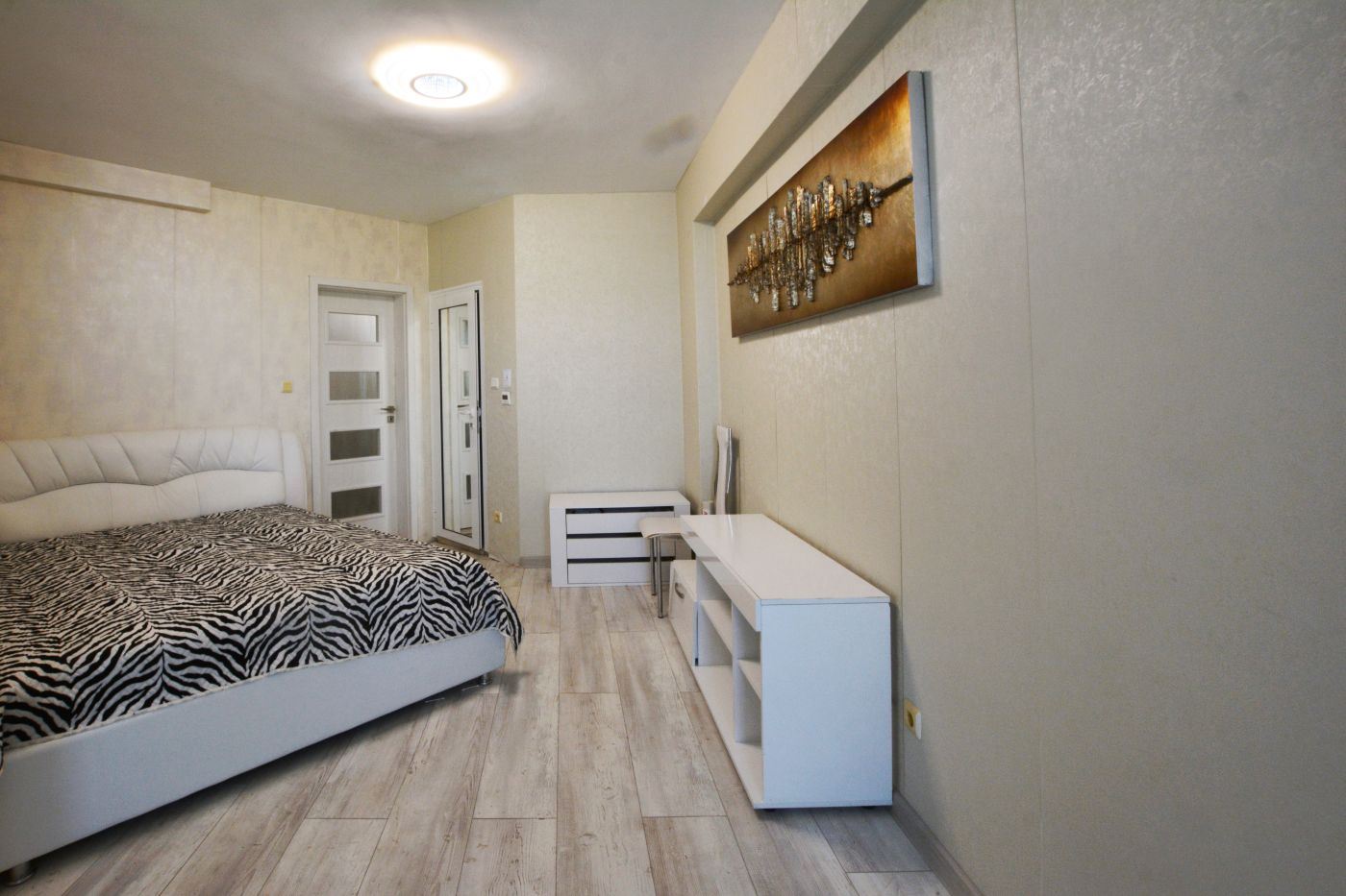 Luxusní třípokojový apartmán s výhledem na moře na první linii v Ravdě – 114 m², dvě terasy a maximální komfort