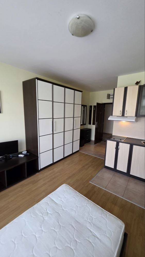 Praktické a útulné studio na Slunečném pobřeží – komfort a klid s výhledem na bazén