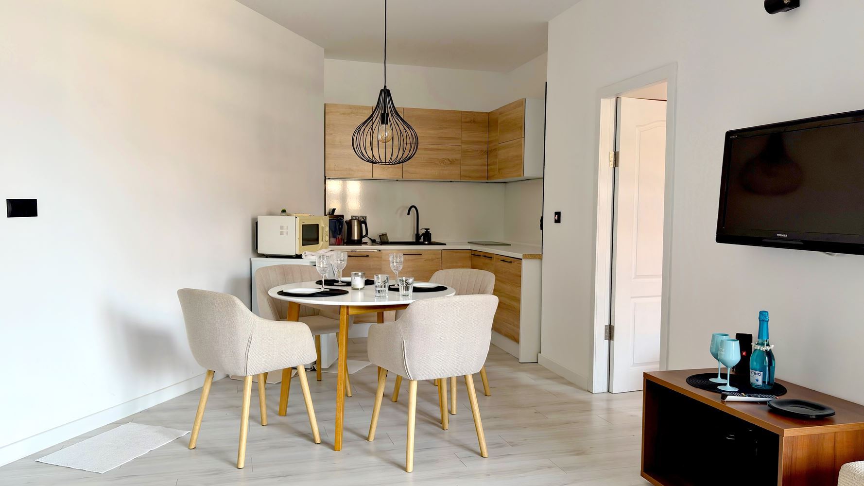 Stylový apartmán s jednou ložnicí 100 metrů od pláže na Slunečném pobřeží – komfort, luxus a skvělá lokalita