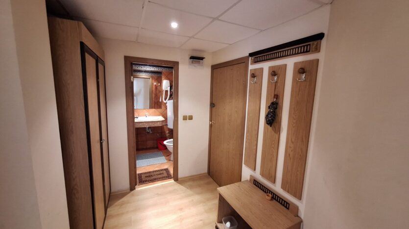 Dvoupokojový apartmán v první linii v Elenite s výhledem na moře a vysokým investičním potenciálem