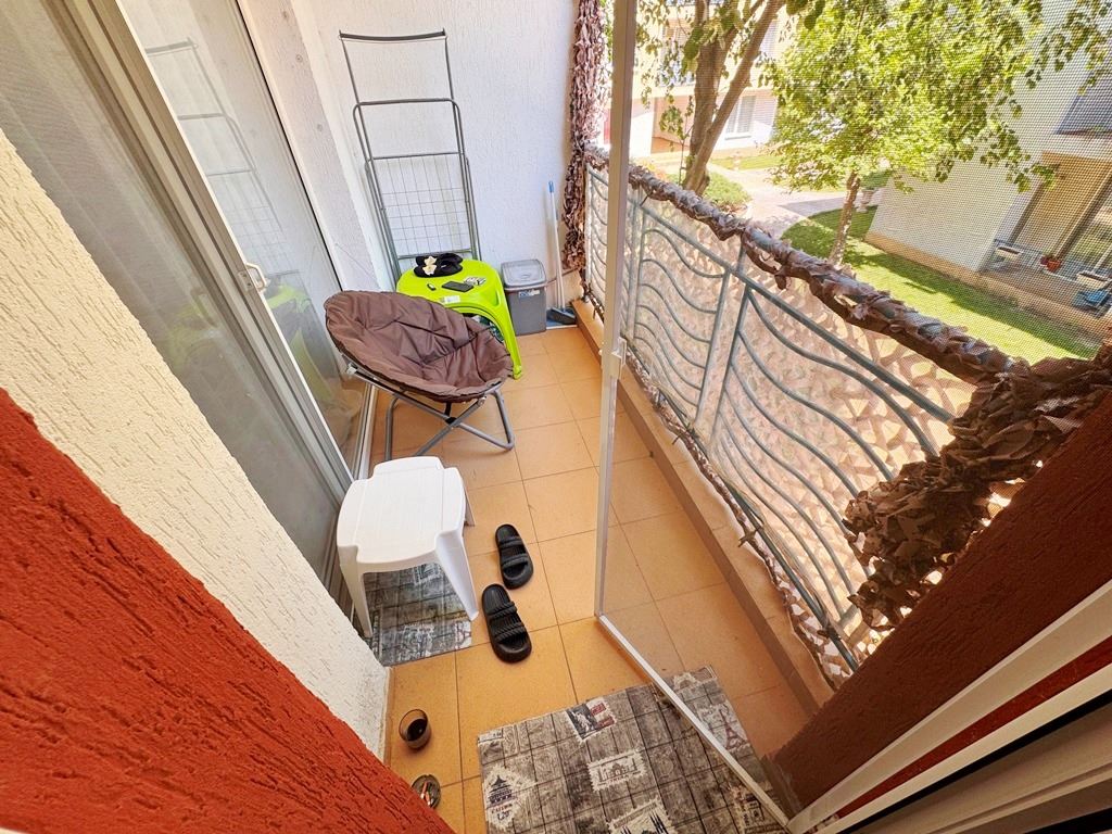 Stylový plně zařízený třípokojový apartmán ve Slunečném pobřeží v komplexu s výborným vybavením