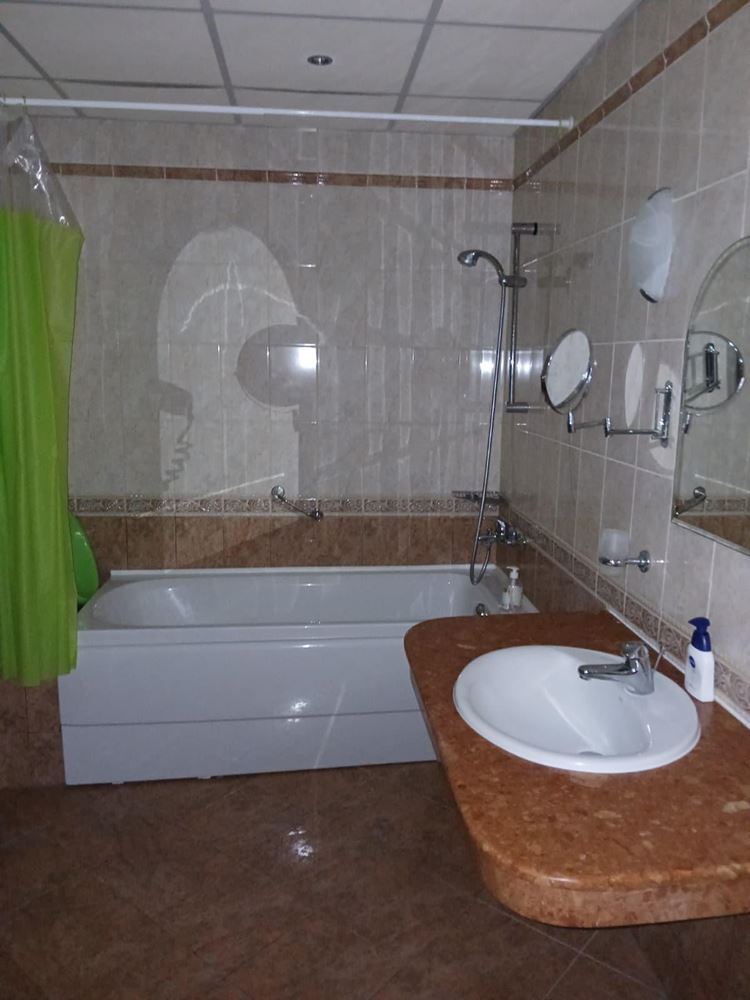 Atraktivní apartmán s jednou ložnicí přímo u moře v Pomorie – pohodlí, bazény a wellness
