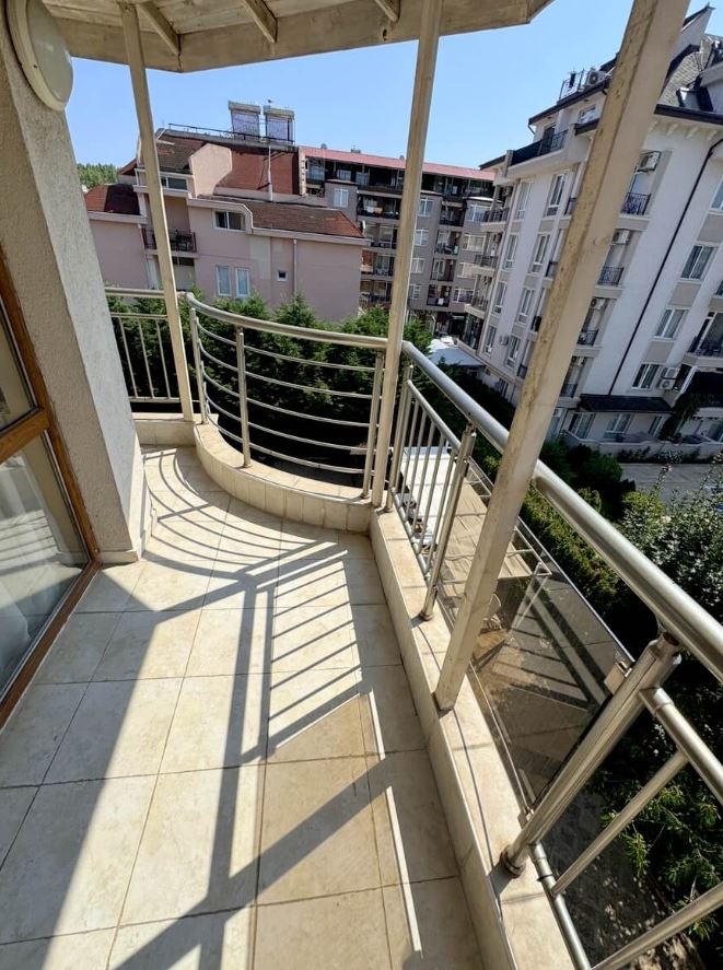 Prostorný apartmán se dvěma ložnicemi v Slunečném pobřeží – komfort, klid a příjemné prostředí