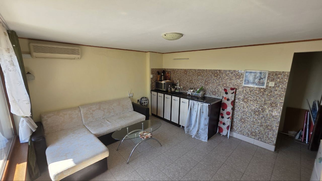 Dvoupodlažní apartmán s výhledem na moře v Pomorie – bez poplatku za údržbu