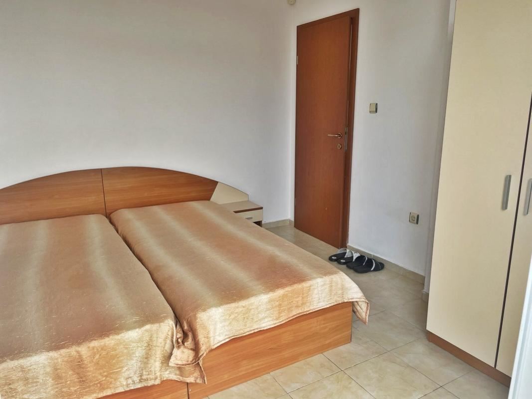 Plně zařízený třípokojový apartmán na Slunečném pobřeží – komfort, útulnost a bezpečná investice