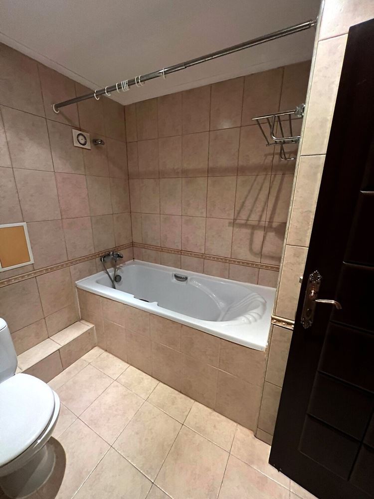 Jedinečný apartmán se dvěma ložnicemi, panoramatickým výhledem na moře a bazén, v první linii u moře v Obzoru