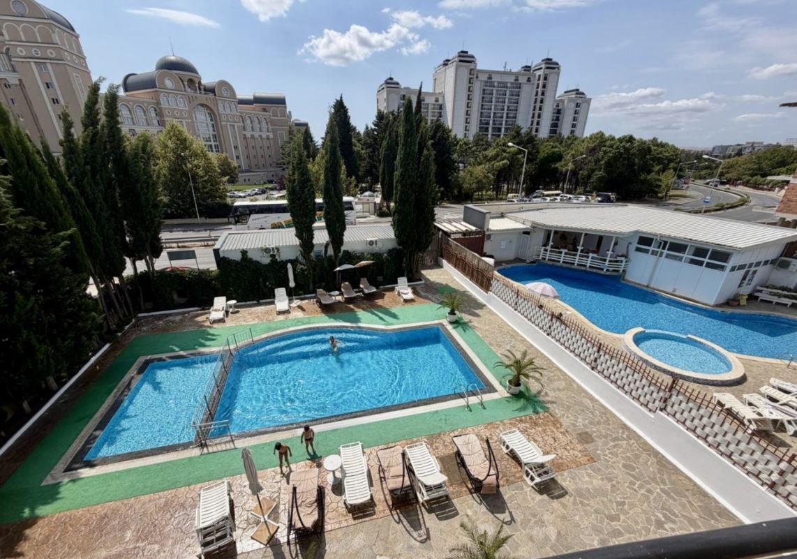 Apartmán se dvěma ložnicemi ve Sveti Vlas – komfort, klid a výborná lokalita