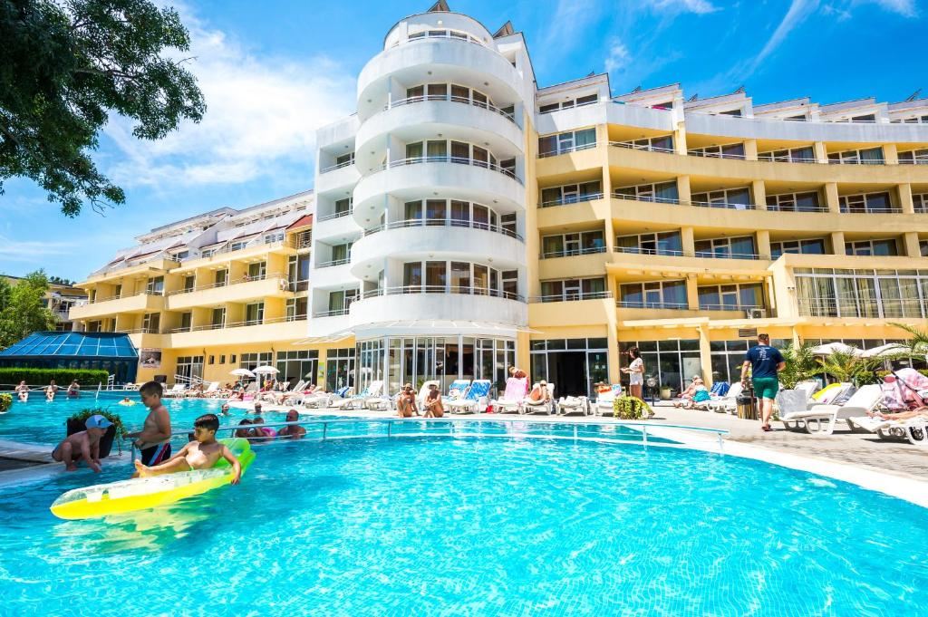 Prostorný apartmán s jednou ložnicí v srdci Sunny Beach – vynikající investice