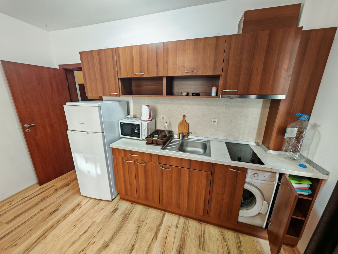 Apartmán se dvěma ložnicemi ve Sveti Vlas s vynikajícím vybavením v uzavřeném komplexu