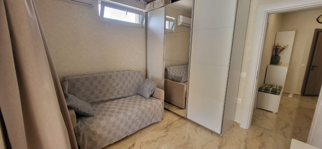 Apartmán se dvěma ložnicemi a velkou panoramatickou terasou ve stylovém komplexu v Sunny Beach