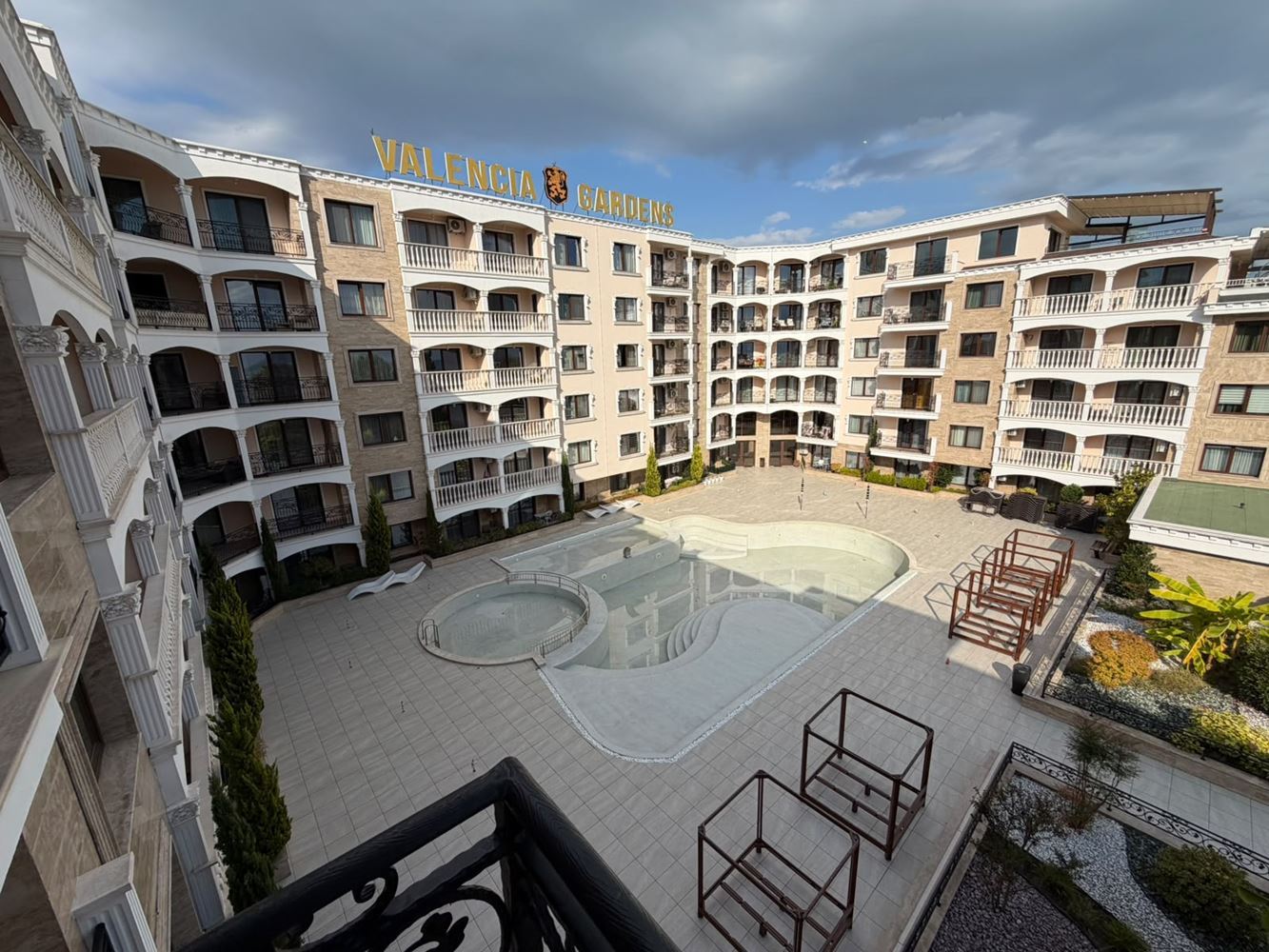 Luxusní apartmán s jednou ložnicí a výhledem na moře v Nesebaru – styl a komfort v první linii u moře