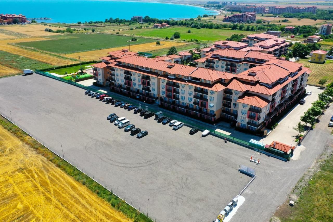 Prostorný apartmán s jednou ložnicí v Aheloy – připravený k nastěhování, jen pár kroků od moře