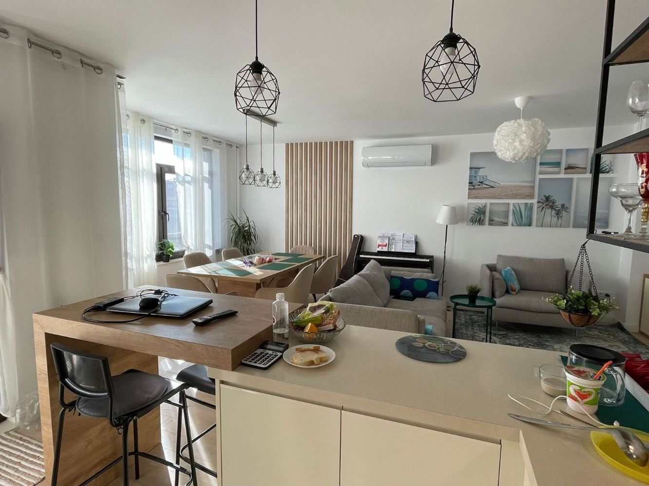 Prostorný pětipokojový apartmán s výhledem na moře v Pomorie – komfort, styl a funkčnost pro velkou rodinu