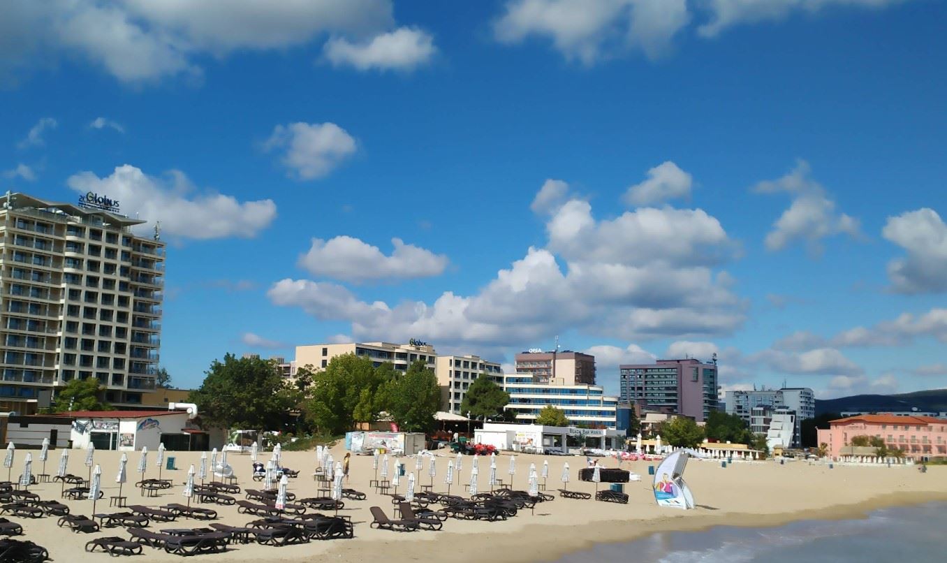 Exkluzivní nabídka v první linii ve Slunečném pobřeží – prostor, luxus a skvělá investice s výhledem na moře