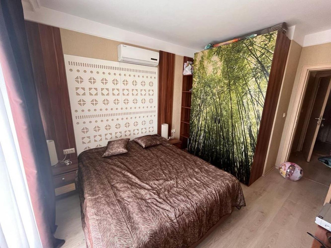 Prostorný byt se dvěma ložnicemi s prvotřídními vybaveními na Slunečném pobřeží