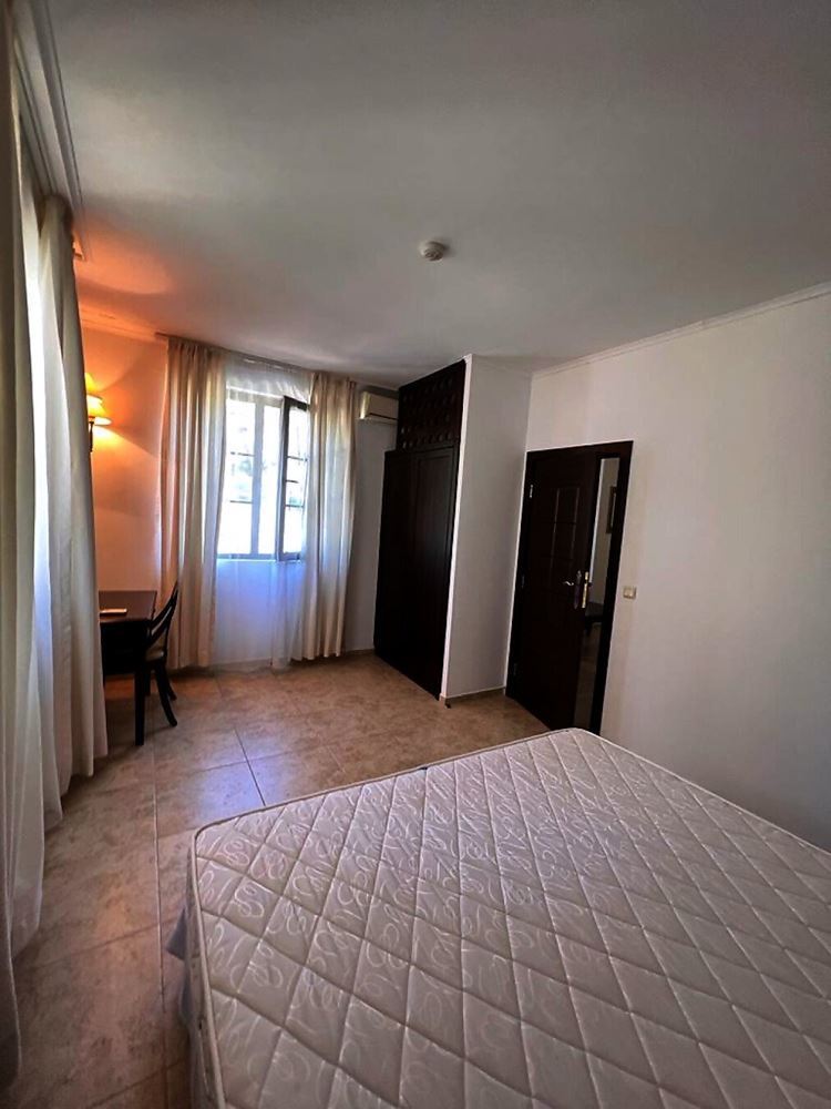 Apartmán s jednou ložnicí v první linii u moře v Obzoru – pohodlí u moře, SPA služby a klid uprostřed zeleně