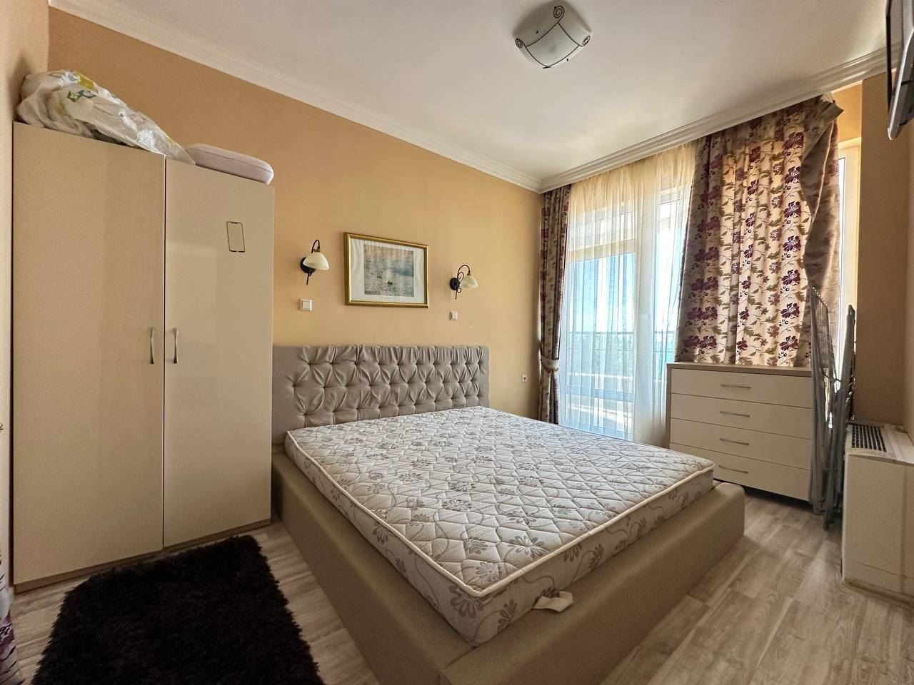 Prostorný apartmán s výhledem na moře v první linii v Pomorie – rekreační nemovitost s atmosférou luxusního resortu