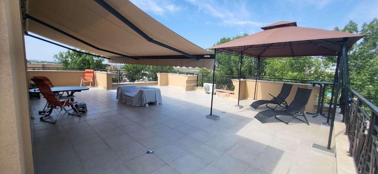 Apartmán se dvěma ložnicemi a velkou panoramatickou terasou ve stylovém komplexu v Sunny Beach