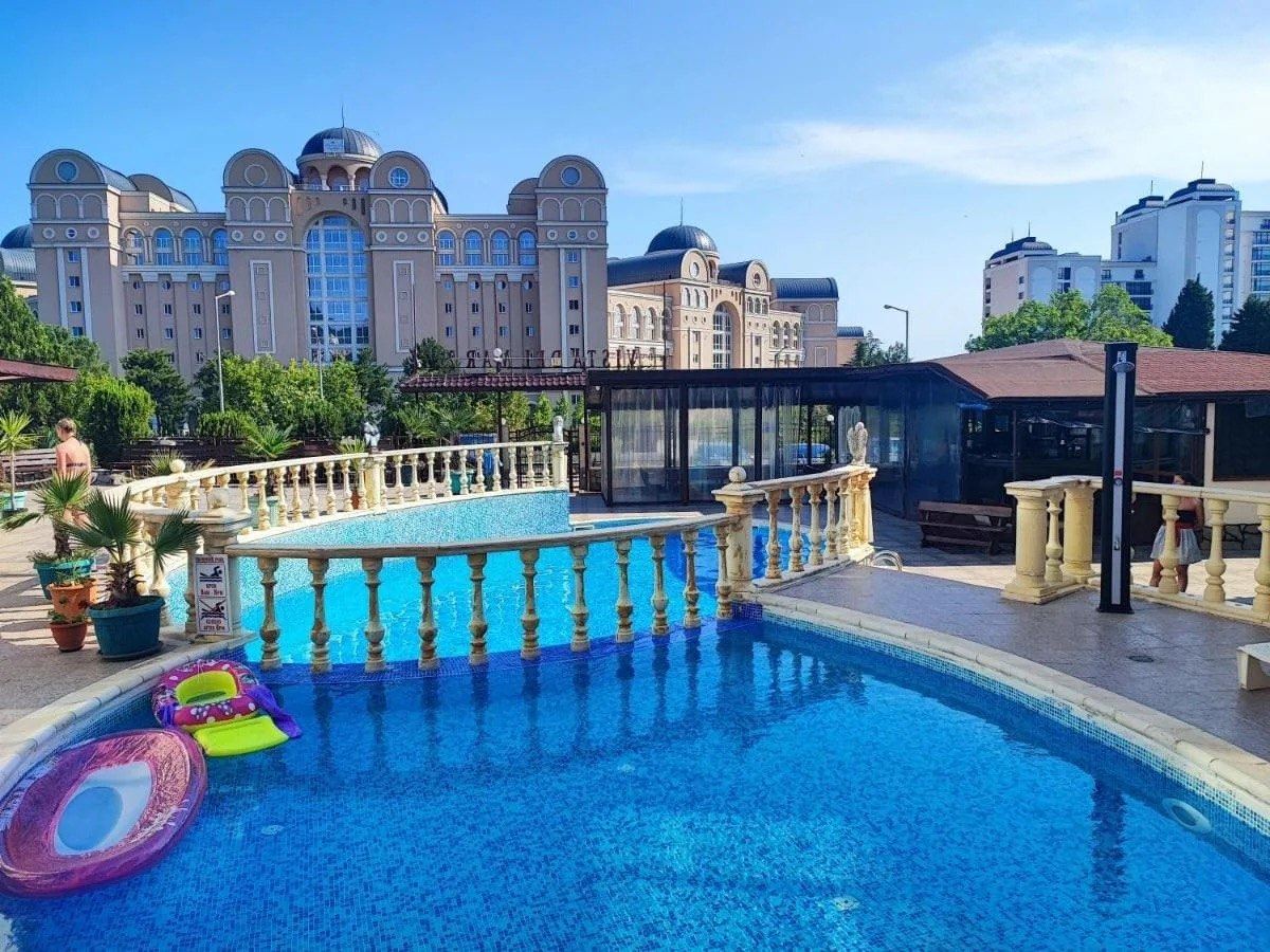 Útulný apartmán s jednou ložnicí a výhledem na moře ve Svatém Vlasu – klid, komfort a skvělá investice
