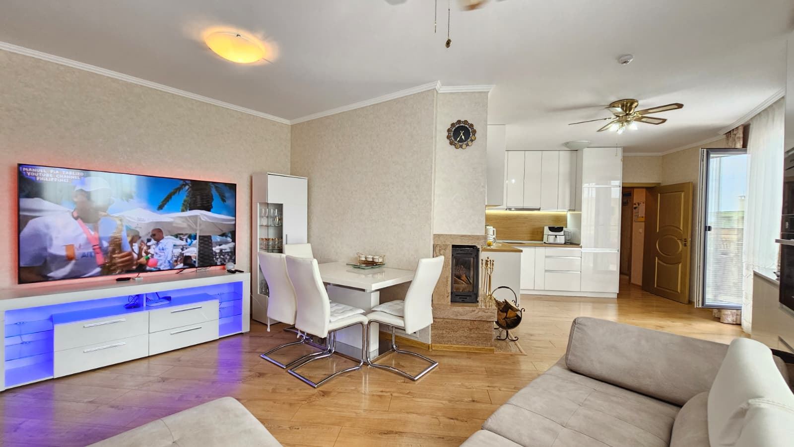 Prostorný penthouse s panoramatickou terasou a saunou v moderním rezidenčním komplexu v Slunečné pobřeží