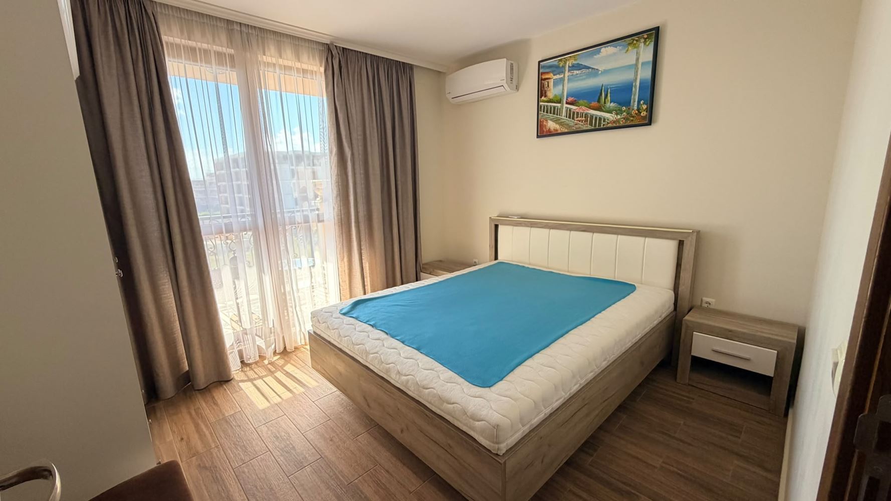 Dvouložnicový apartmán s panoramatickým výhledem, jen krok od moře v Ravdě