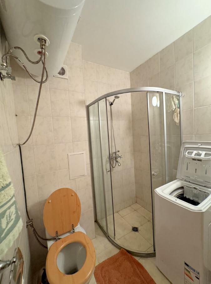 Dvouizbový apartmán s výhledem na moře v uzavřeném komplexu v Ravdě – 200 m od moře