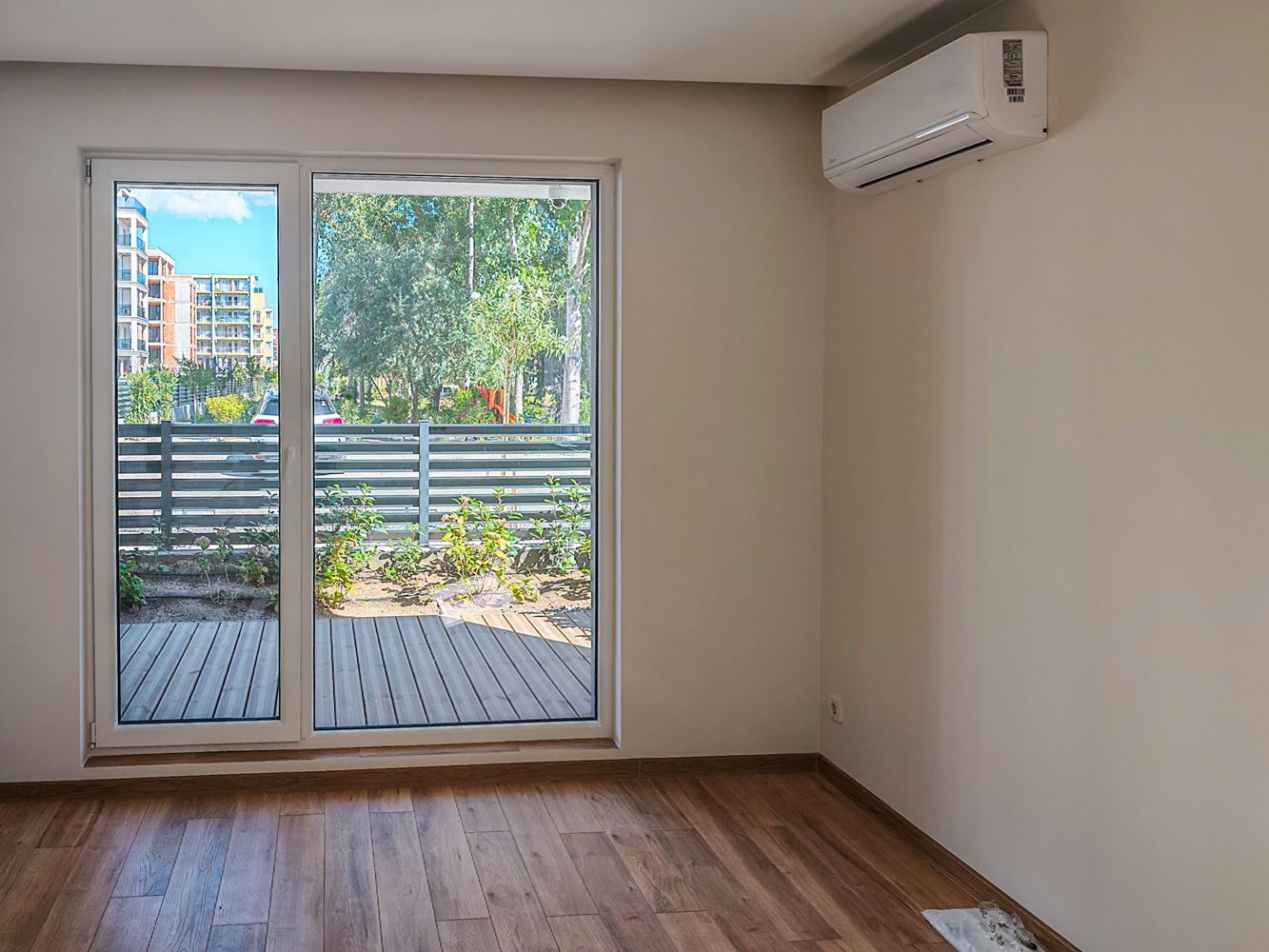 Zcela nový apartmán s jednou ložnicí v zelené a klidné části Slunečného pobřeží