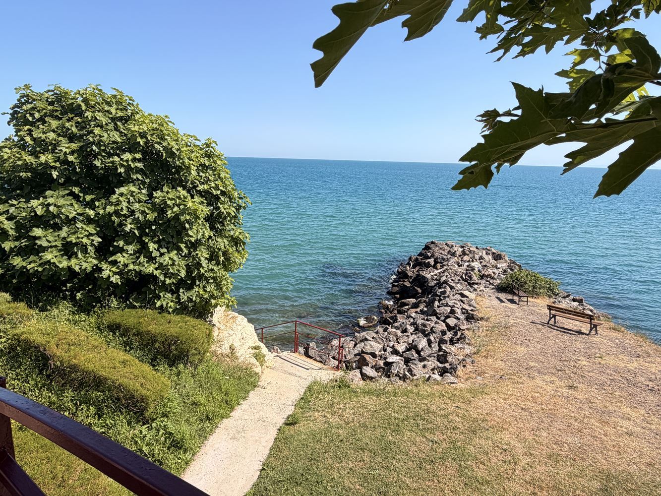 Absolutně první linie v Sveti Vlas! Prostorný apartmán s jednou ložnicí a nádherným výhledem na moře