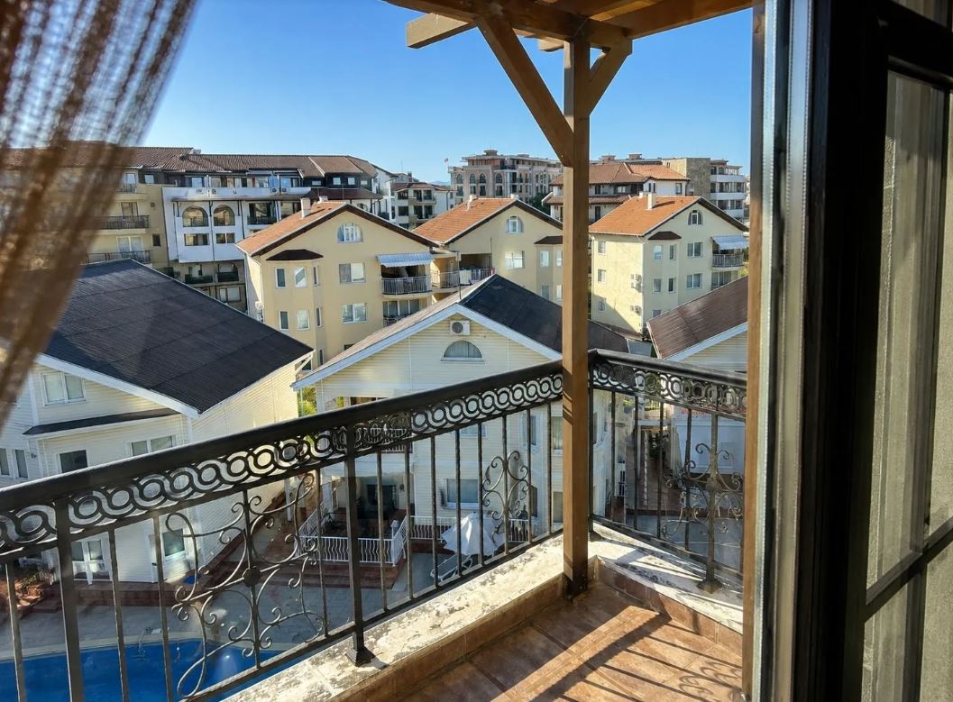 Prostorný mezonetový apartmán s panoramatickou terasou v Ravdě – skvělá volba pro bydlení, odpočinek nebo investici