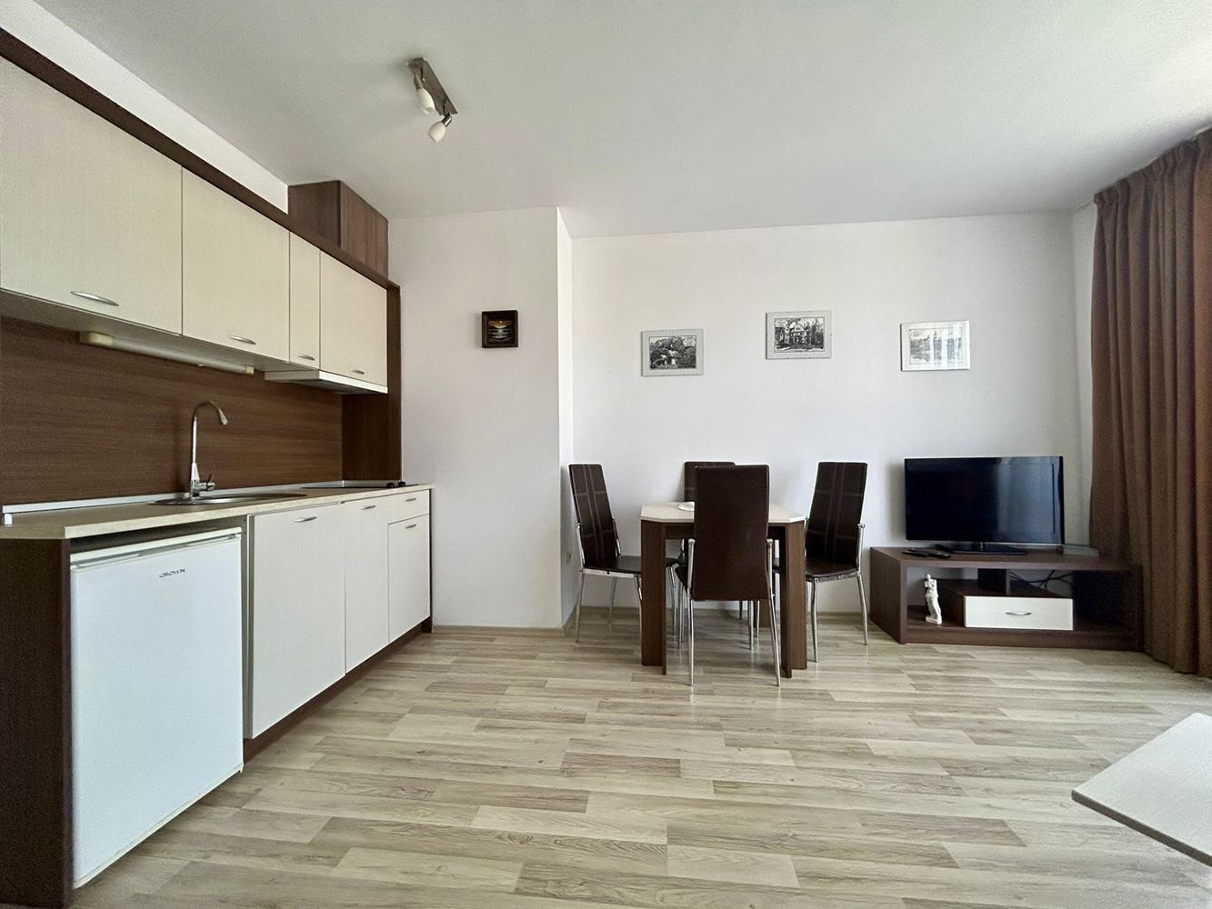 Útulný apartmán s jednou ložnicí na Slunečném pobřeží – ideální nemovitost pro bydlení, dovolenou i bezpečnou investici