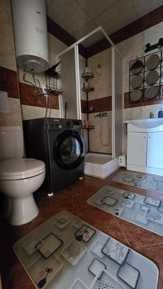 Stylový apartmán s jednou ložnicí v elitním komplexu ve Sveti Vlas – komfort, klid a celoroční pohodlí