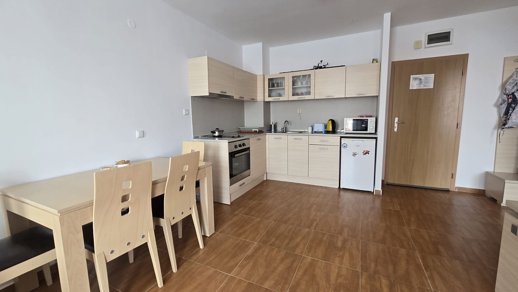 Dvoupokojový apartmán s výhledem na bazén v Svatém Vlasu – jen pár metrů od moře