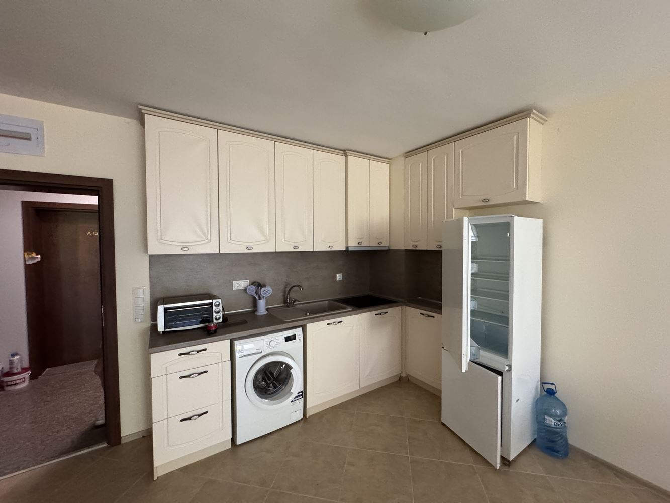 Apartmán s jednou ložnicí v prestižním komplexu u Sozopolu – komfort, klid a vynikající investice
