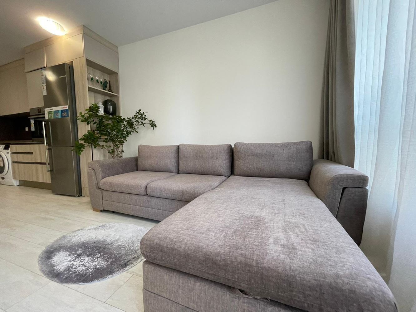 Zařízený apartmán s jednou ložnicí bez poplatku za údržbu v Sarafovu