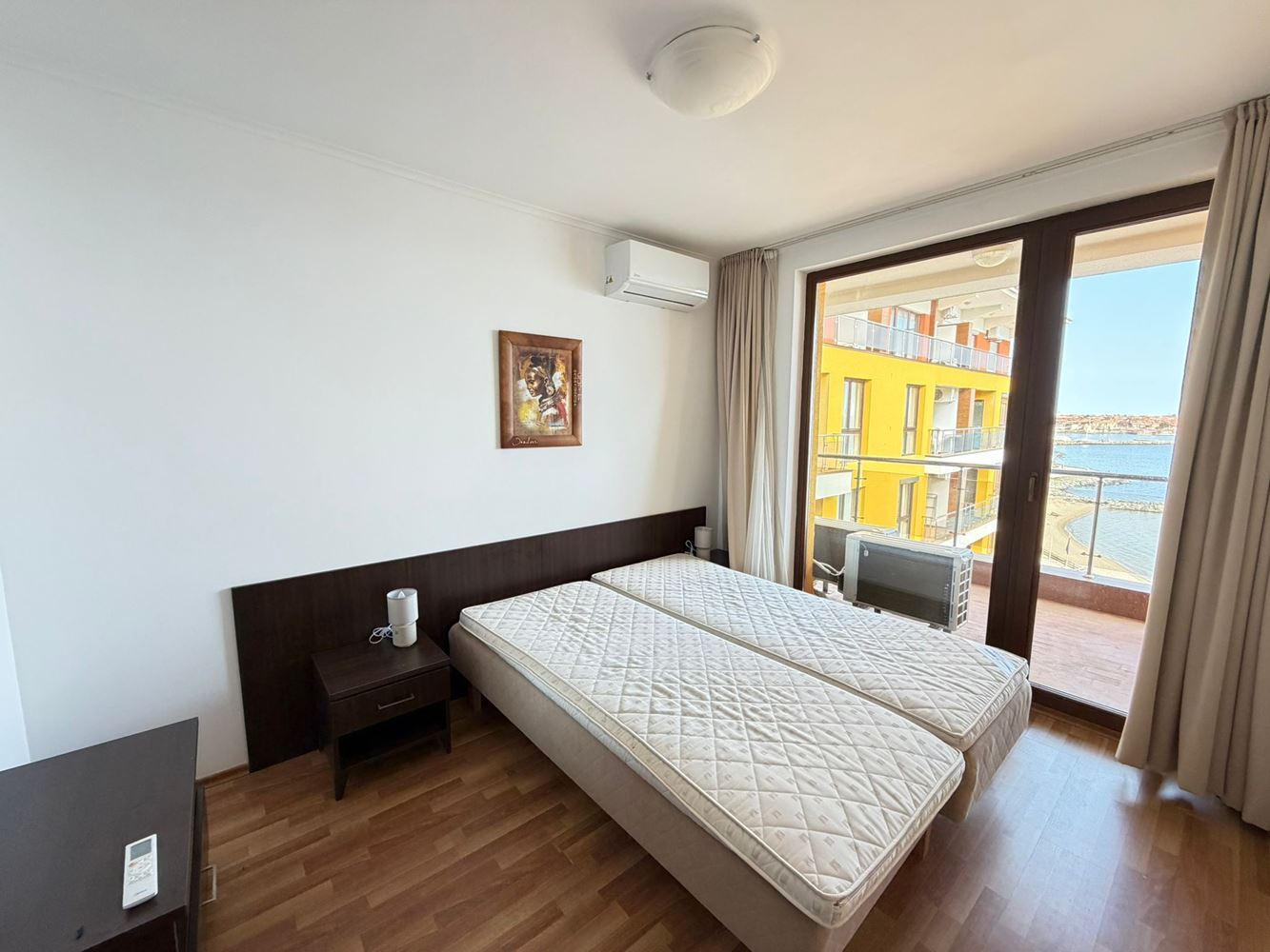 Apartmán se dvěma ložnicemi a přímým výhledem na moře v první linii u moře v Nesebaru
