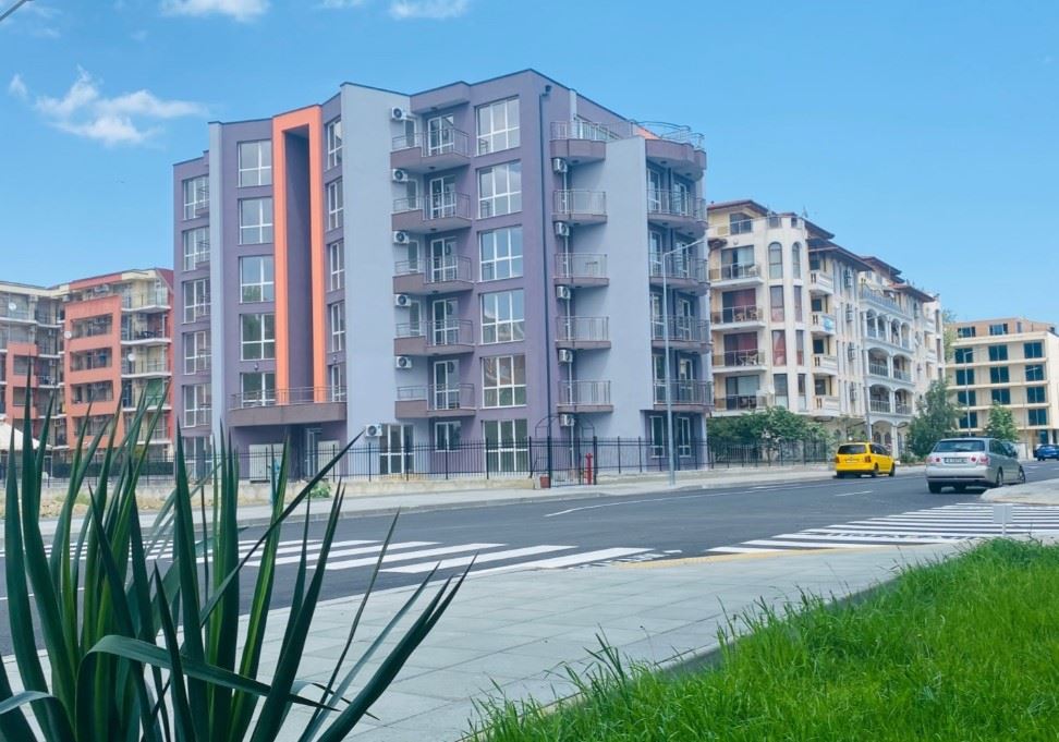 Luxusně zařízený byt s jednou ložnicí ve Slunečném pobřeží – klid, zeleň a výborná lokalita