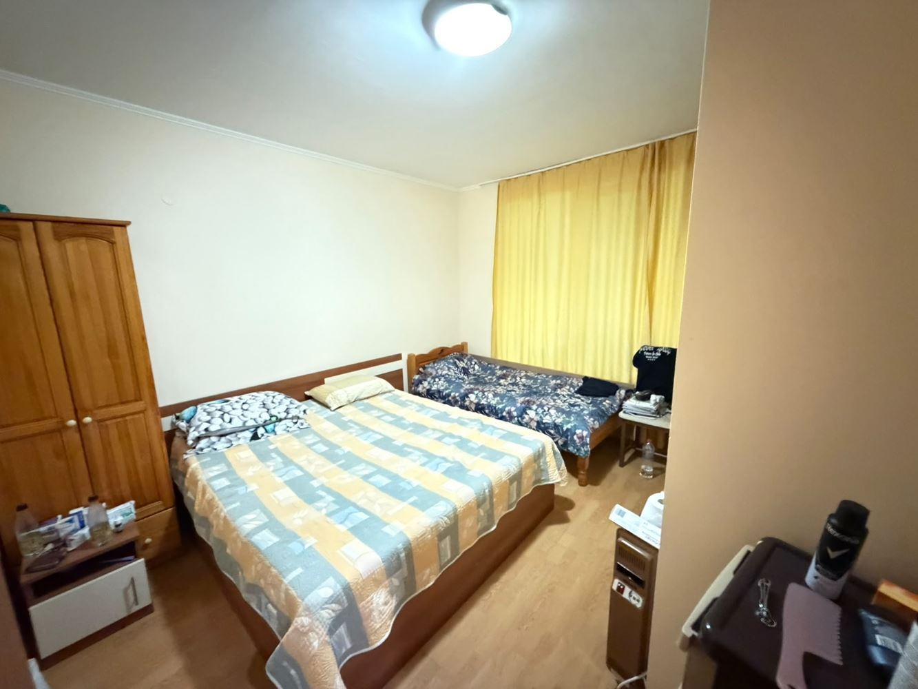 100 metrů od moře – útulný apartmán s jednou ložnicí a výhledem do klidné části komplexu